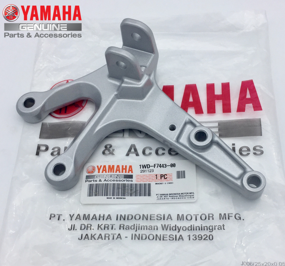 SÜRÜCÜ BASAMAK BRAKETİ SAĞ YAMAHA YZF R25 250cc 2014-2024